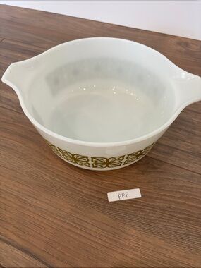 Pyrex Verde Square Flower 475